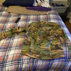 Levi Strauss & Co Camo jean Jacket Size Large